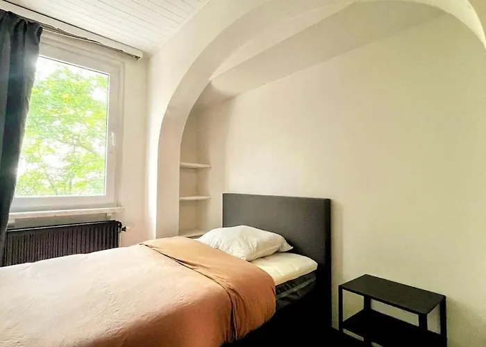 Aux Cedres - Peaceful With Easy Parking Apartament Liège